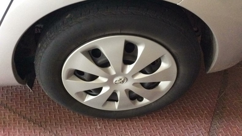 タイヤホイール前