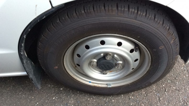 タイヤホイール前