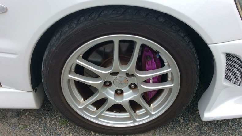 タイヤホイール前