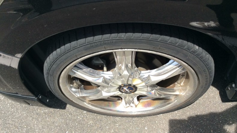 タイヤホイール前