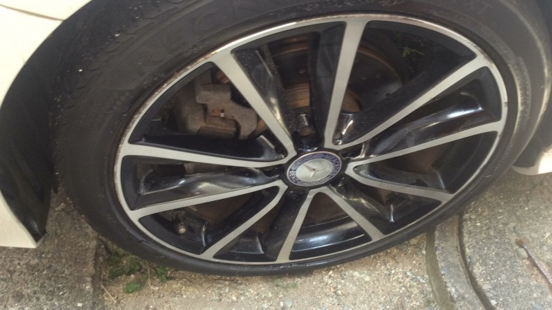 タイヤホイール前