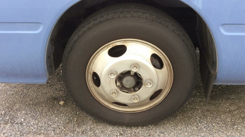 タイヤホイール前