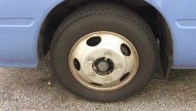 タイヤホイール前