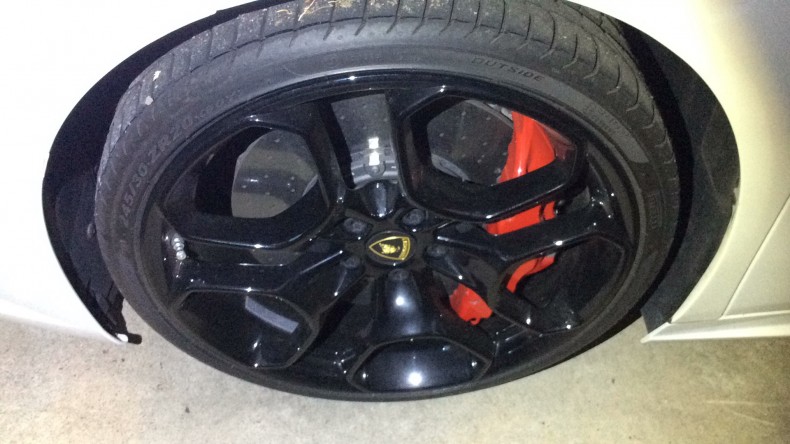 タイヤホイール前