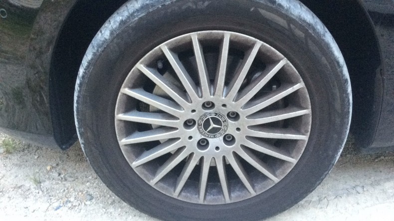 タイヤホイール前