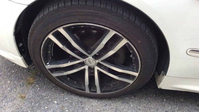 タイヤホイール前