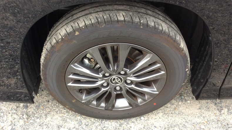 タイヤホイール前