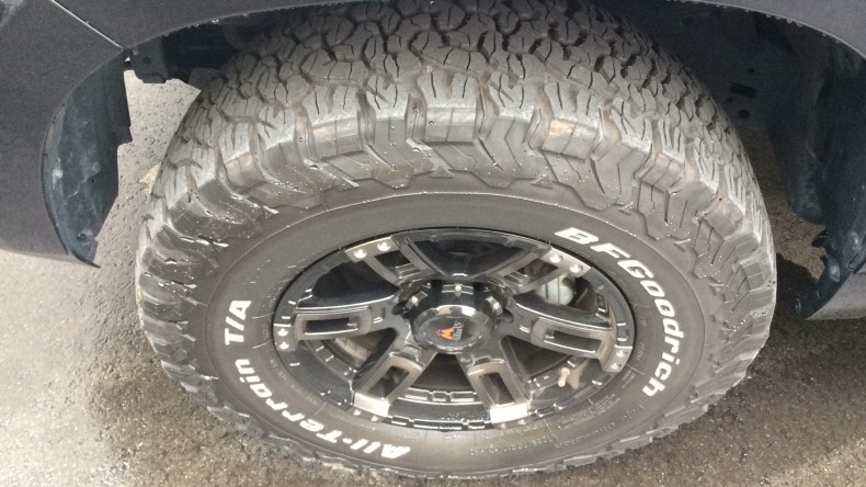 タイヤホイール前