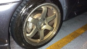 タイヤホイール前