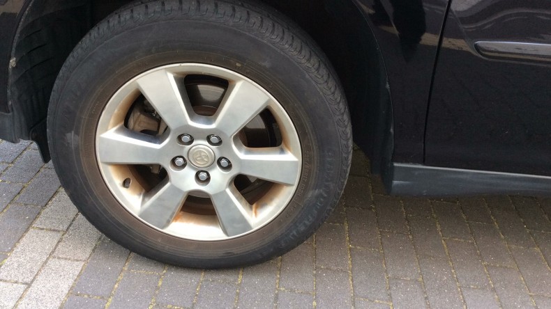 タイヤホイール前