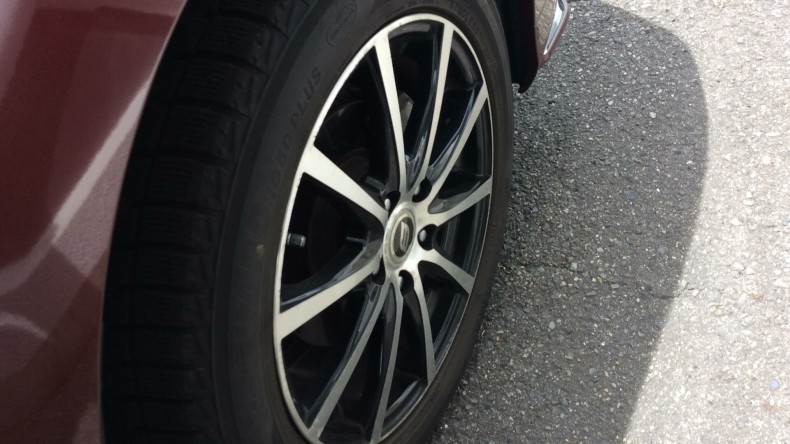 タイヤホイール前