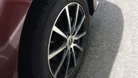 タイヤホイール前