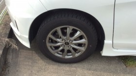 タイヤホイール前