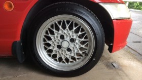 タイヤホイール前