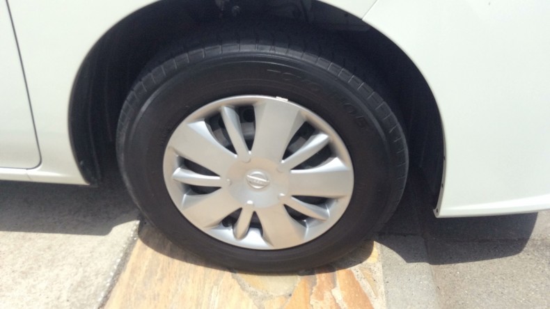 タイヤホイール前