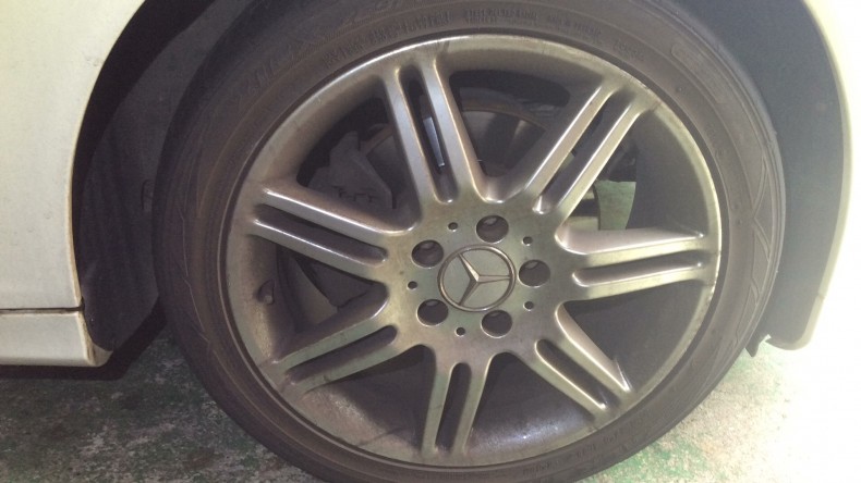 タイヤホイール前