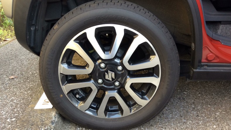 タイヤホイール前