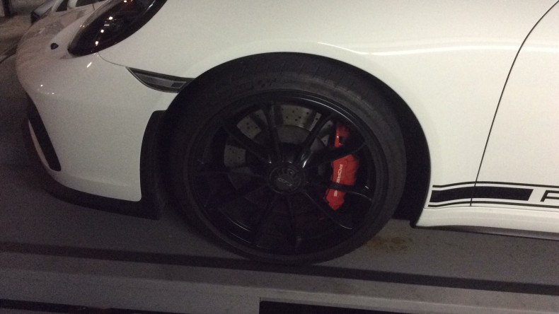 タイヤホイール前