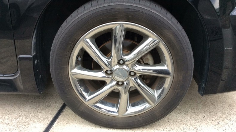 タイヤホイール前