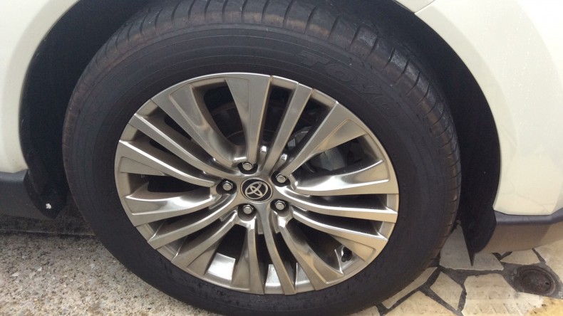 タイヤホイール前