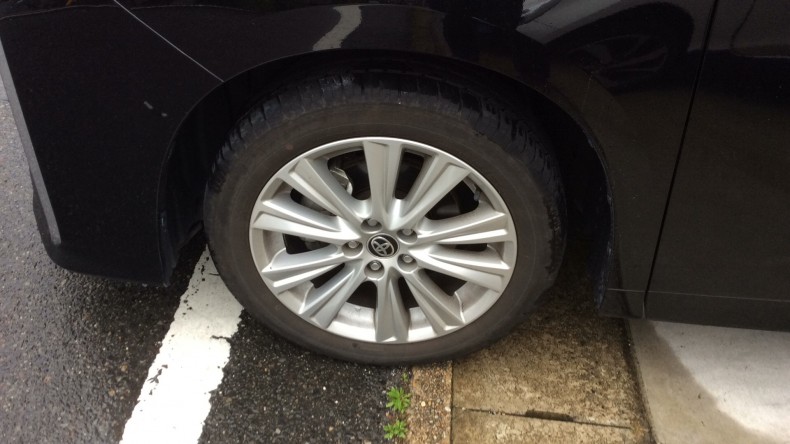 タイヤホイール前