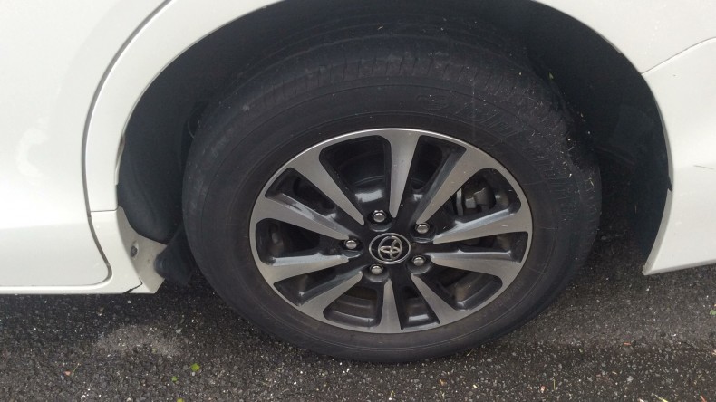 タイヤホイール前