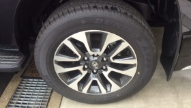 タイヤホイール前