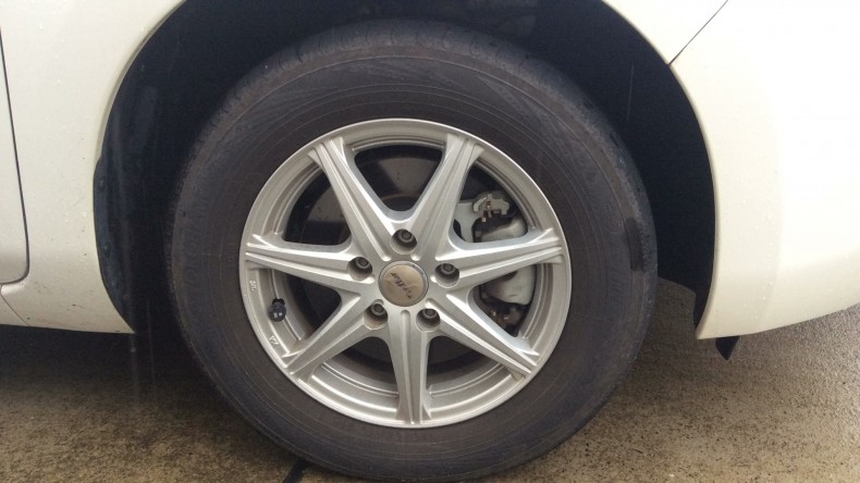 タイヤホイール前