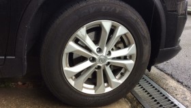 タイヤホイール前