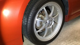 タイヤホイール前