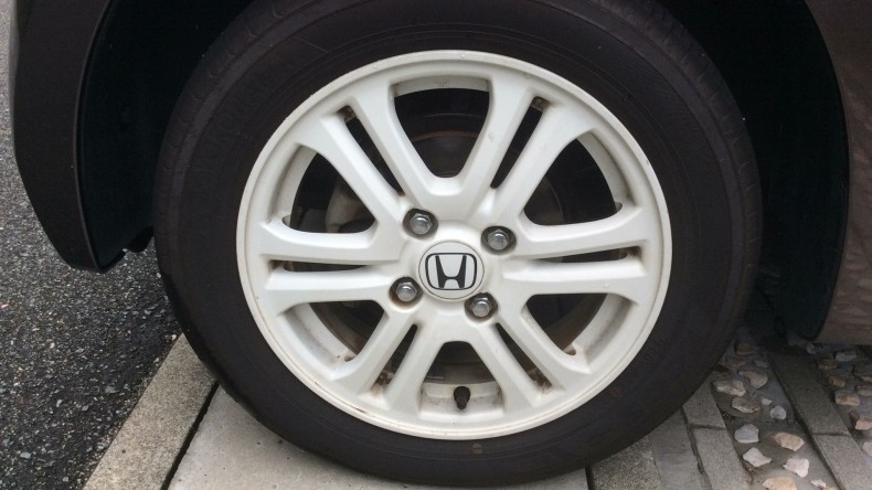 タイヤホイール前