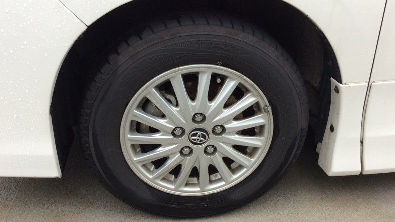 タイヤホイール前