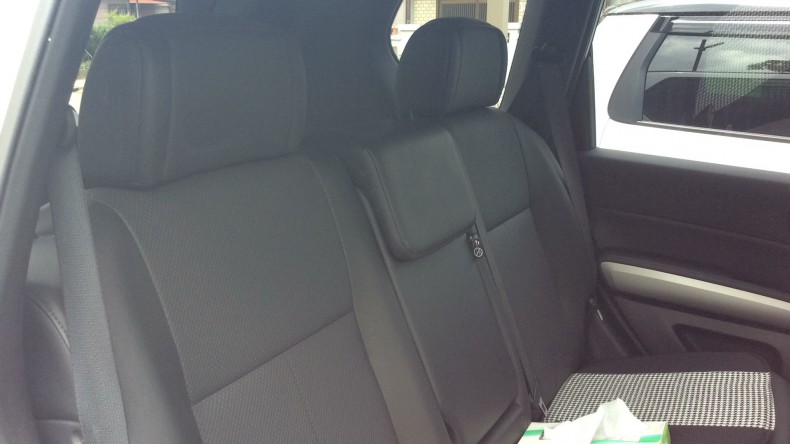 内装後方シート