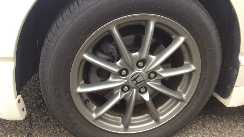 タイヤホイール前