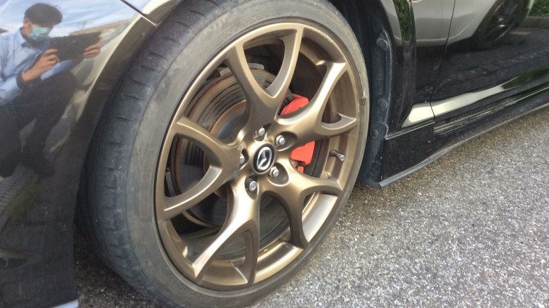 タイヤホイール前