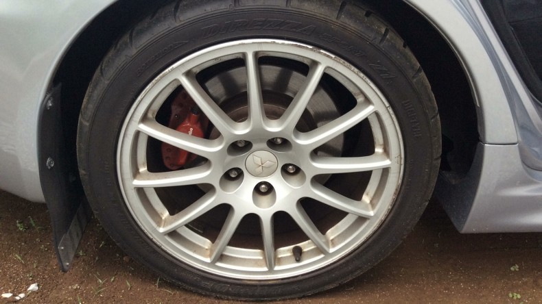 タイヤホイール前