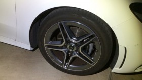 タイヤホイール前