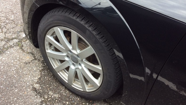 タイヤホイール前