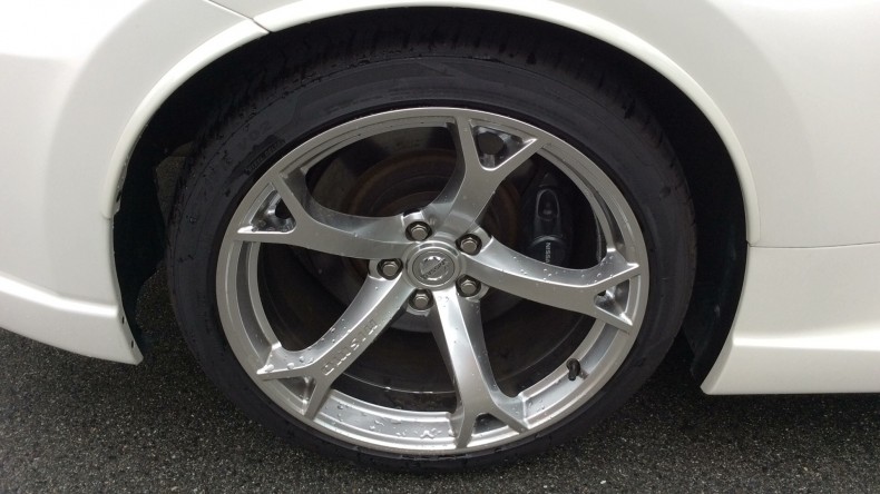 タイヤホイール前