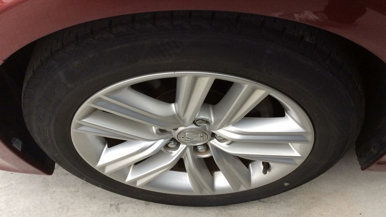 タイヤホイール前