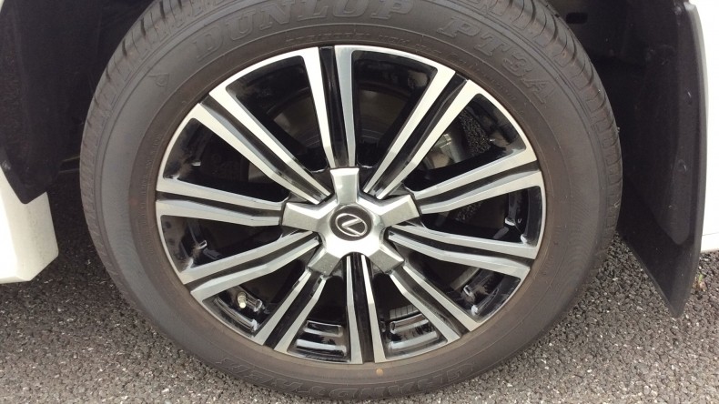 タイヤホイール前