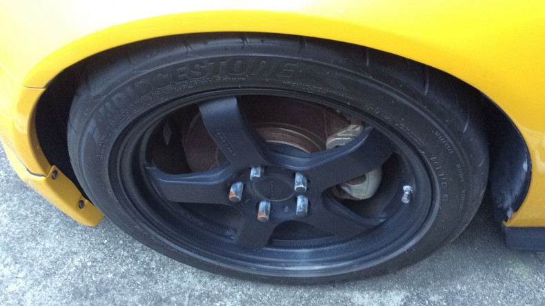 タイヤホイール前