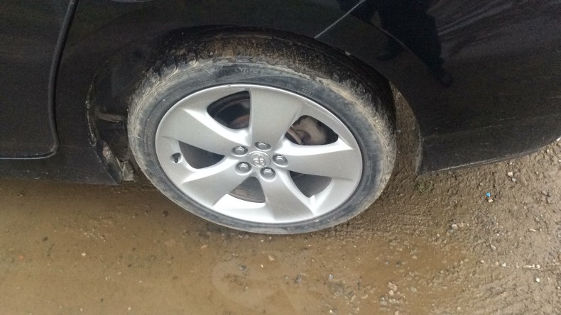 タイヤホイール前