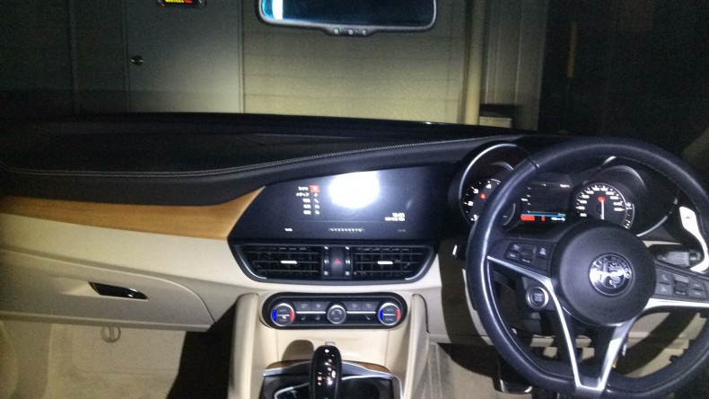 内装インパネ全体