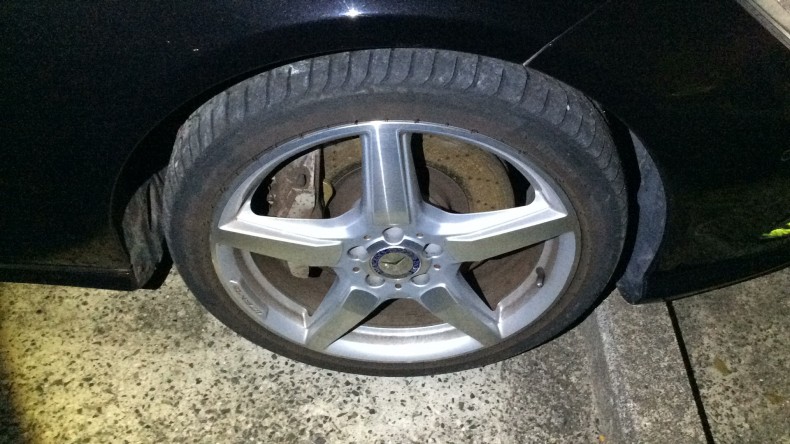 タイヤホイール前