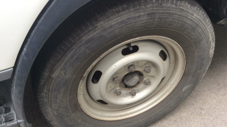 タイヤホイール前