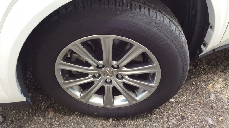 タイヤホイール前