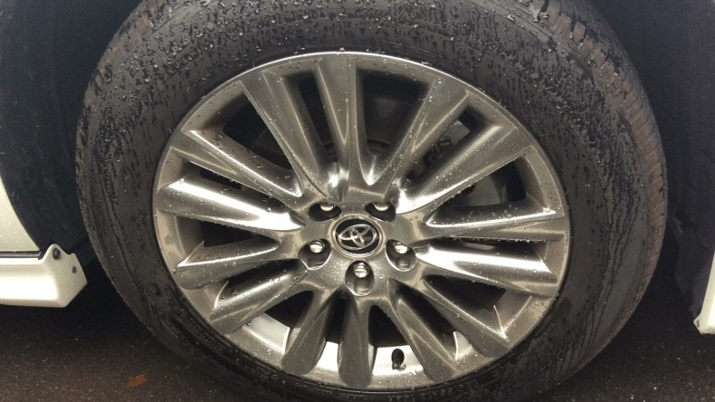 タイヤホイール前