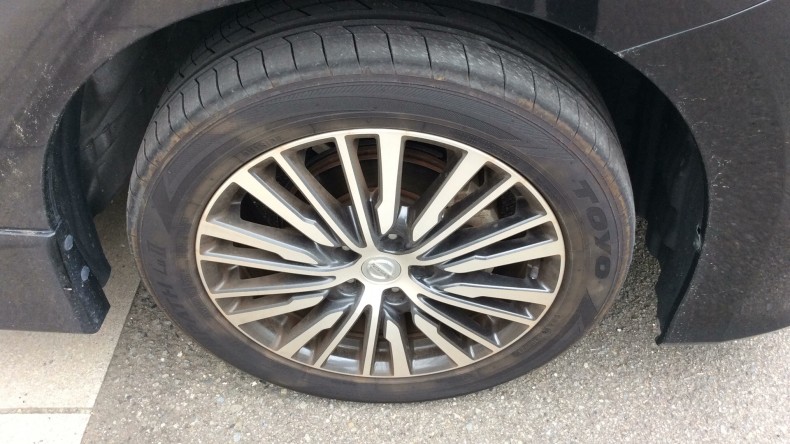 タイヤホイール前