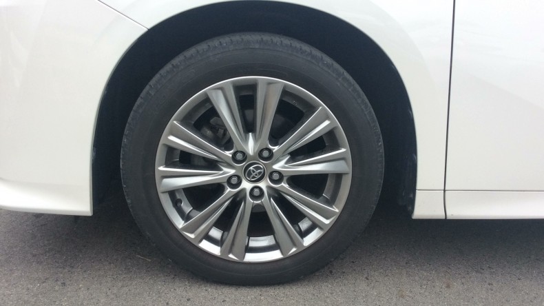 タイヤホイール前